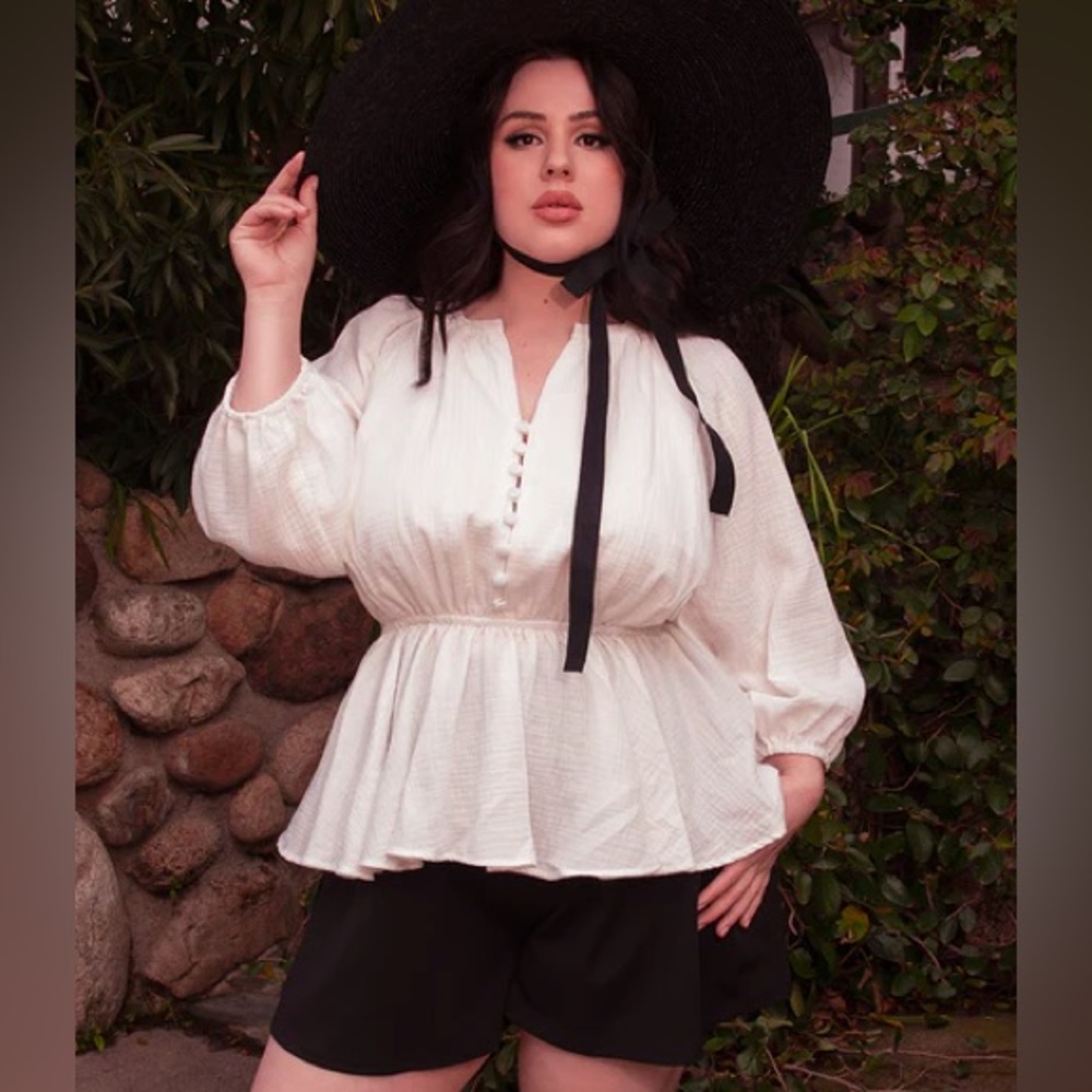 La Femme En Noir Coven Blouse NWT in Ivory Coast
